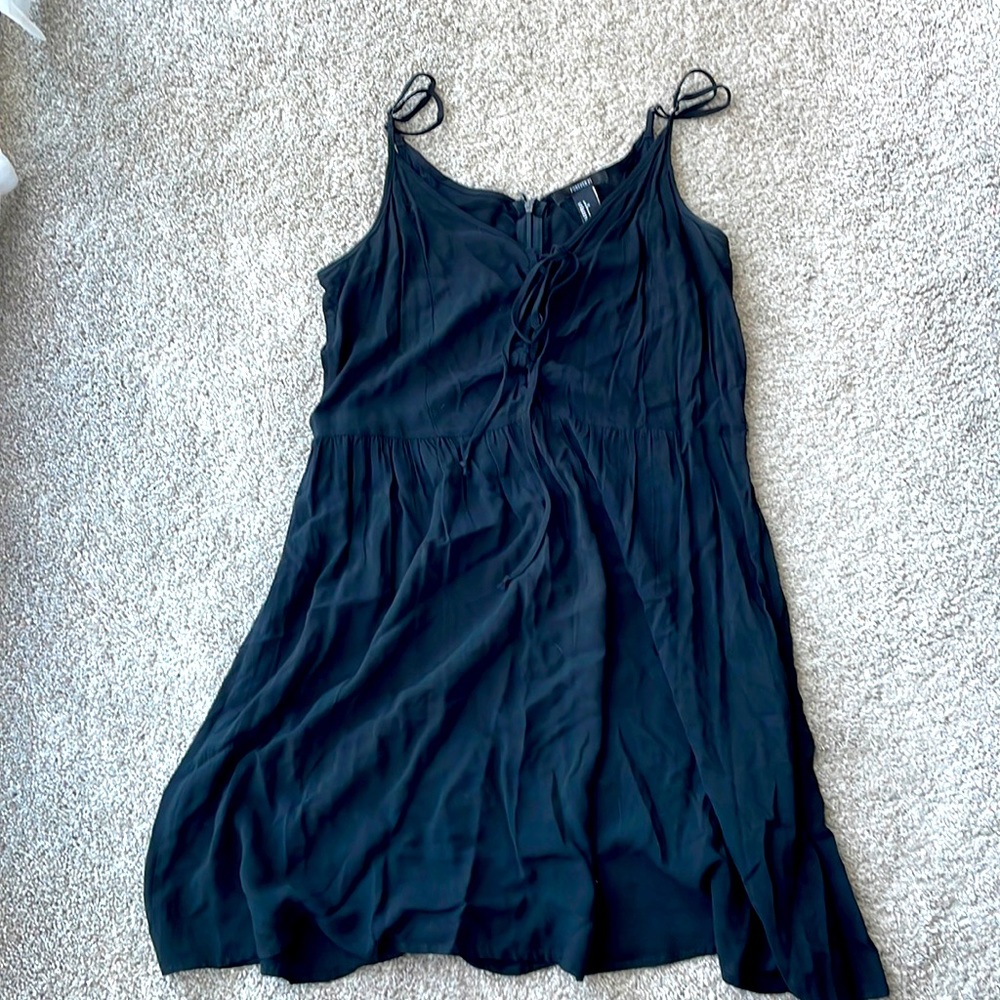 🌼3/$30 Black Criss Cross Tie Front Dress